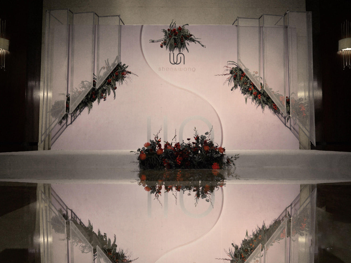 白红色系极简ins 《主角》