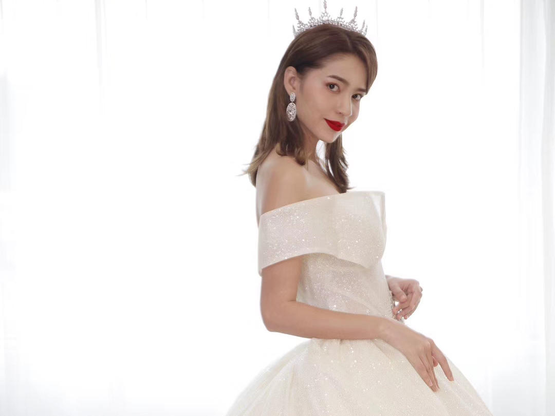 【达 令】婚纱7件套系＋首席老师跟妆