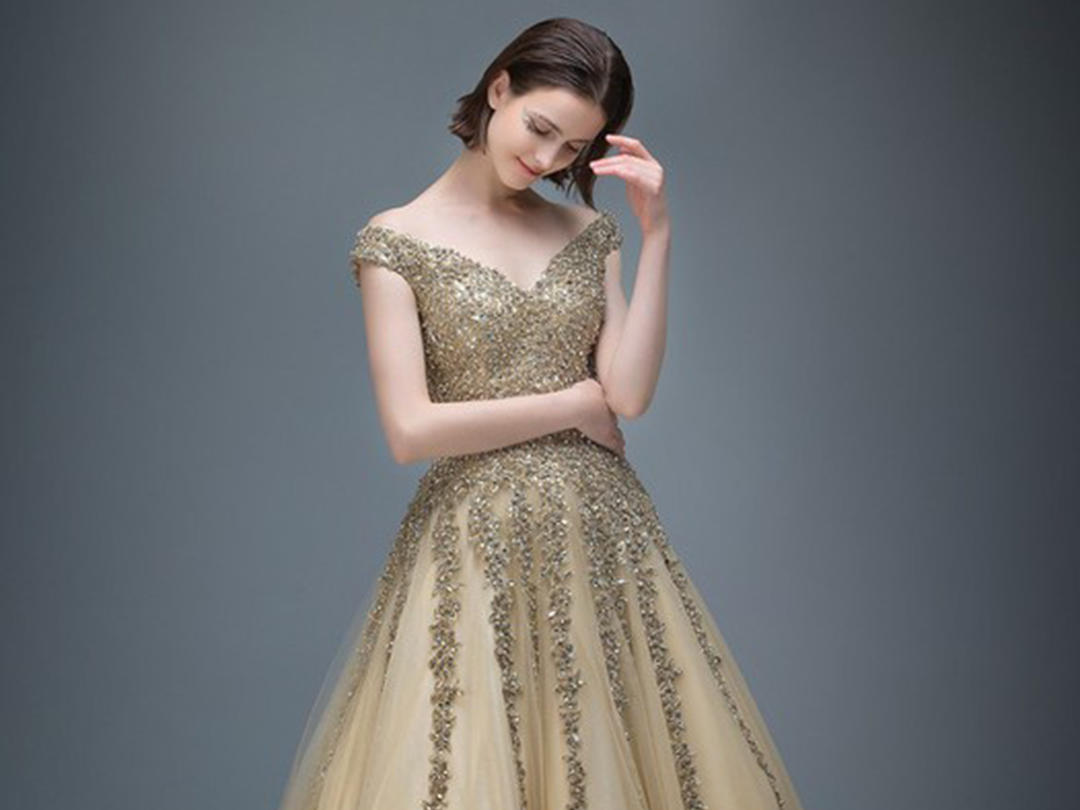 全店任选4套【婚纱、礼服、秀禾服、伴娘服】