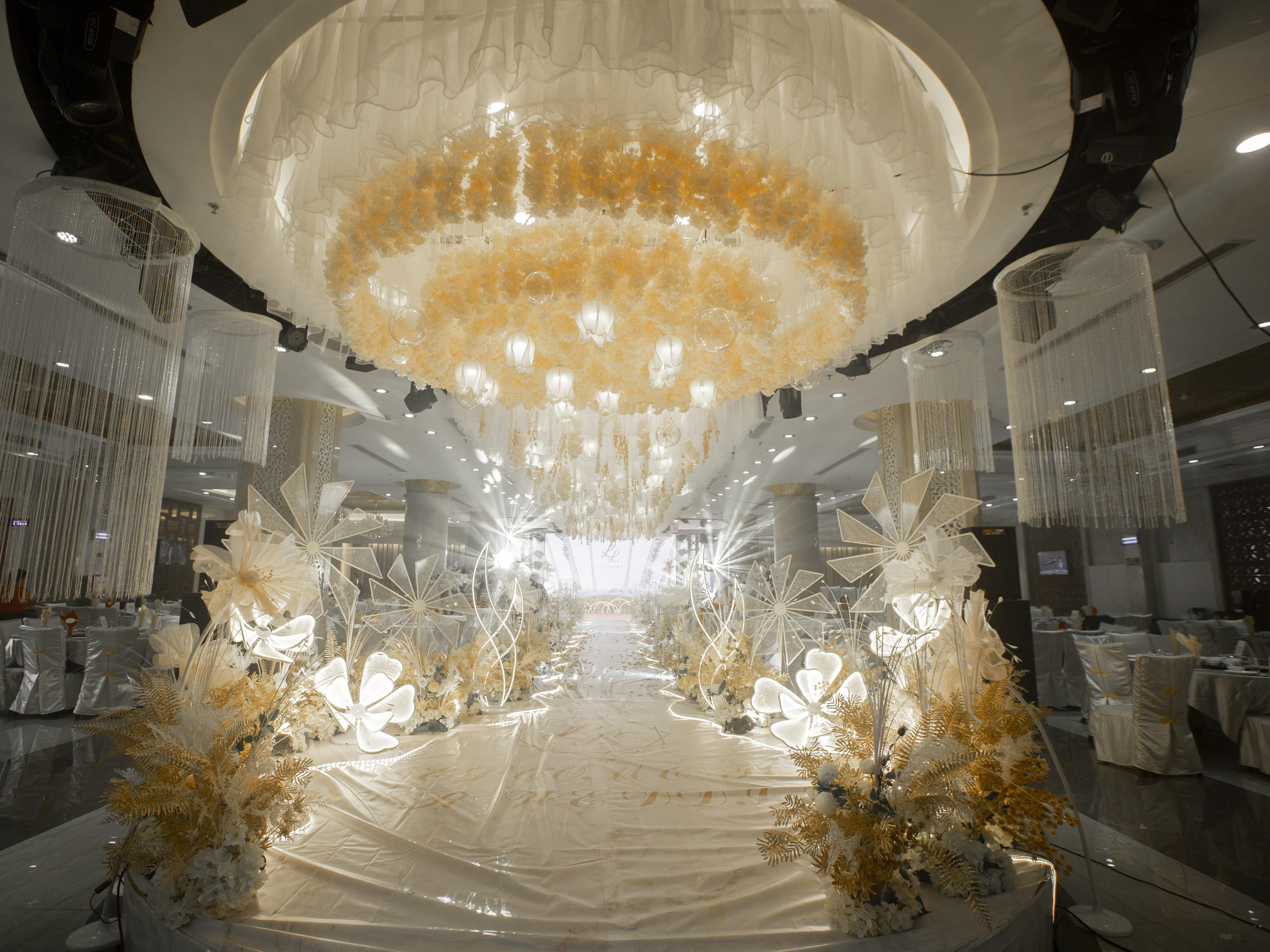 限时钜惠【爆款】香槟色西式大气