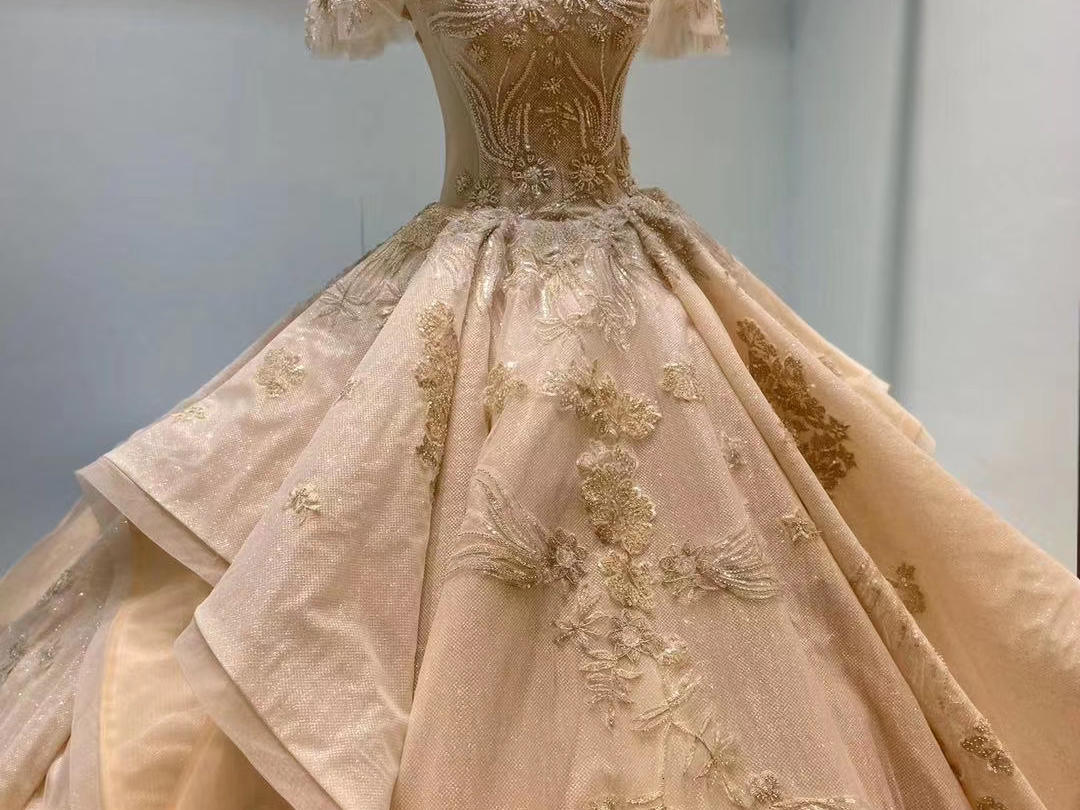 【超值租赁】齐地婚纱+秀禾服+礼服+跟妆