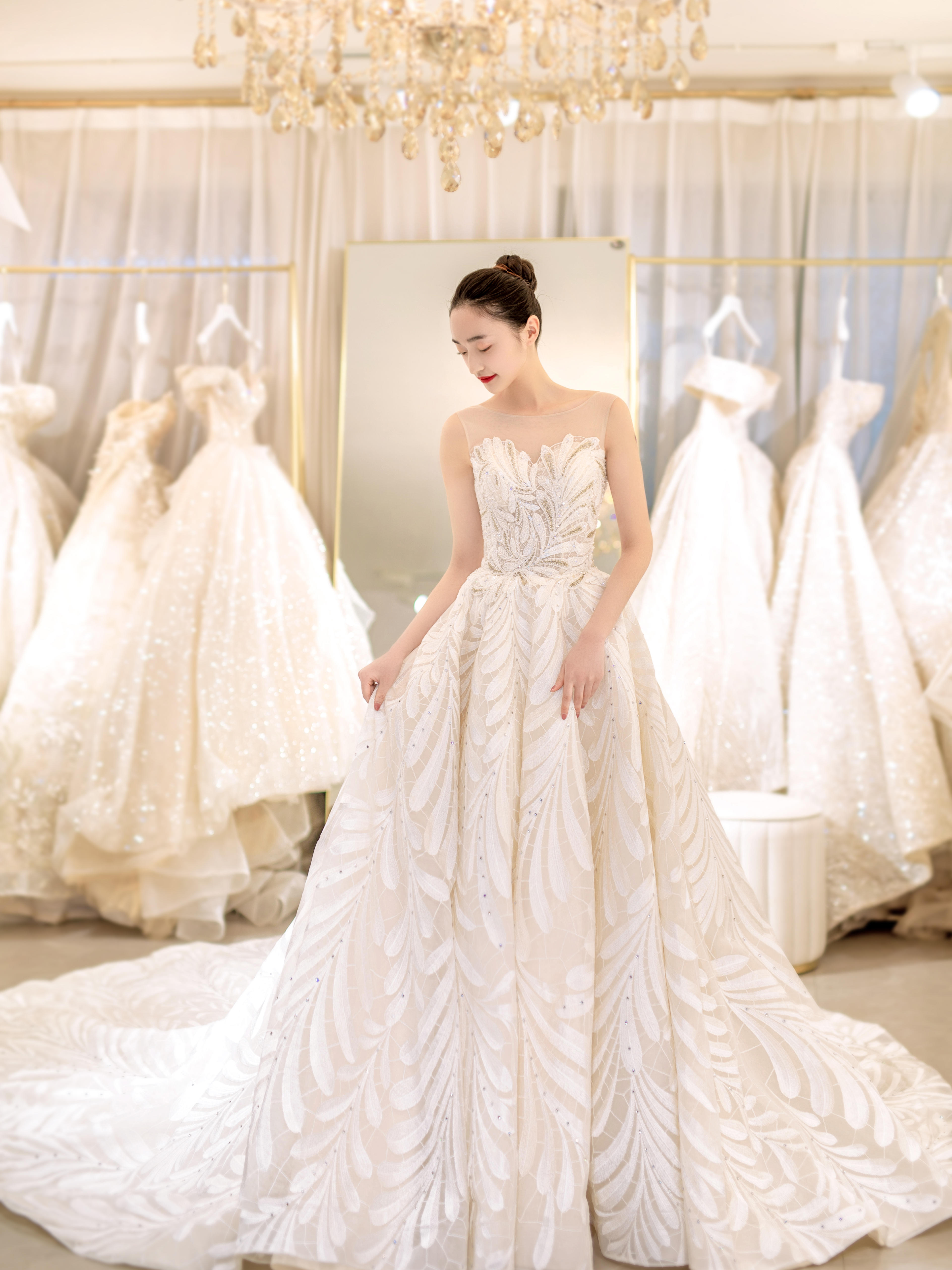 【豪华套餐 】私人定制婚纱+秀禾+礼服