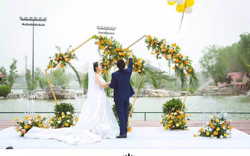 赫本客照|清新婚纱室外草地婚礼