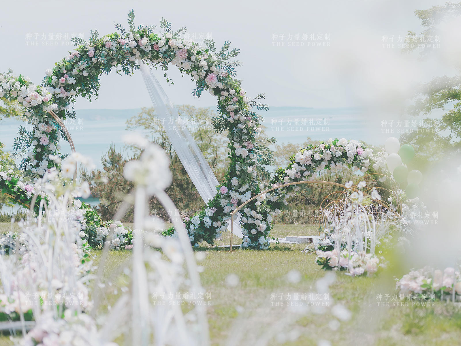 白绿清新自然唯美线条风户外婚礼