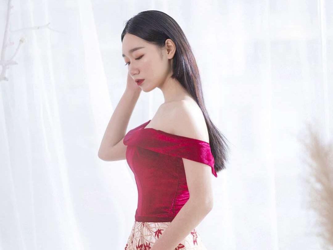 维多利亚跟妆+婚纱或中式+礼服+伴娘服