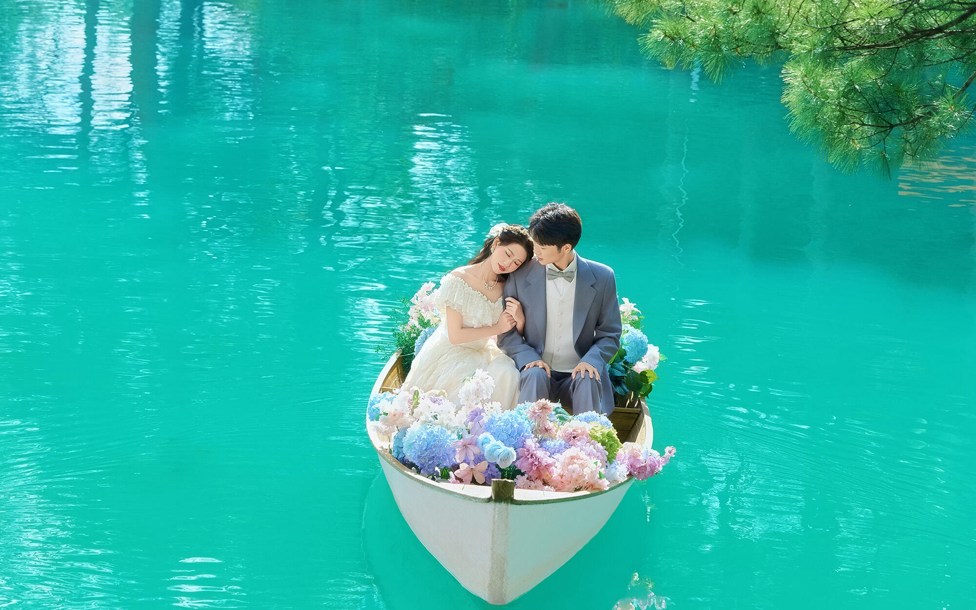 碧波荡漾，日照金山，我们来赴一场永恒的誓约