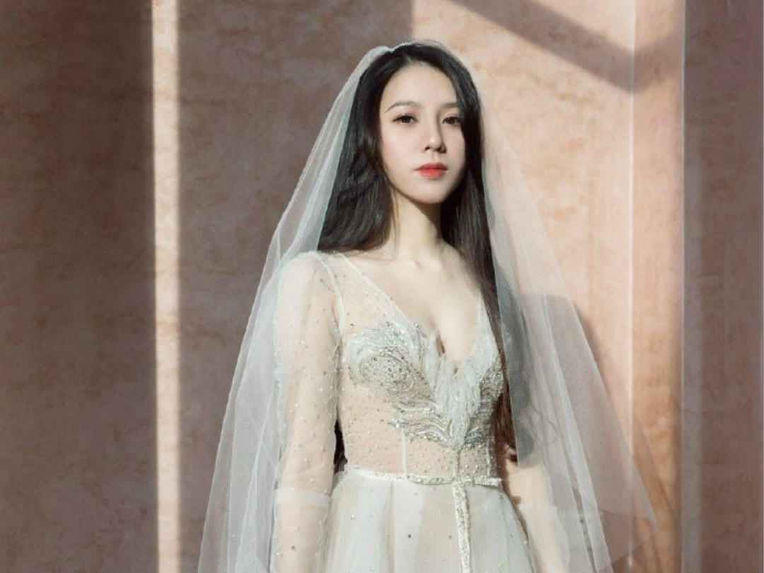 【本合婚纱】元旦圣诞超值套餐七套礼服+全程跟妆