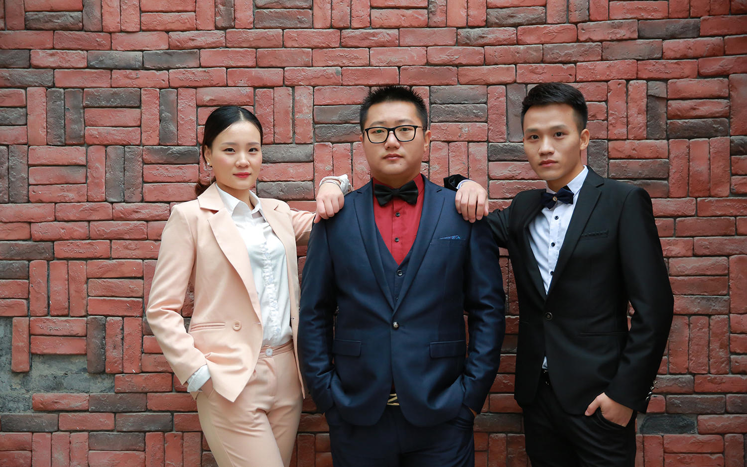 资深主持+专业流程策划+督导+音乐执行