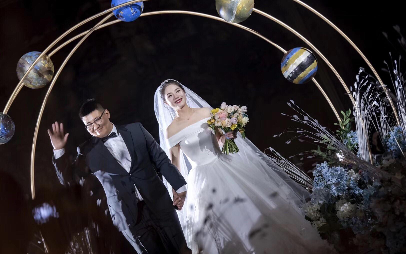 木槿婚纱礼服馆 丹尼斯高定一字肩拖尾主纱套餐