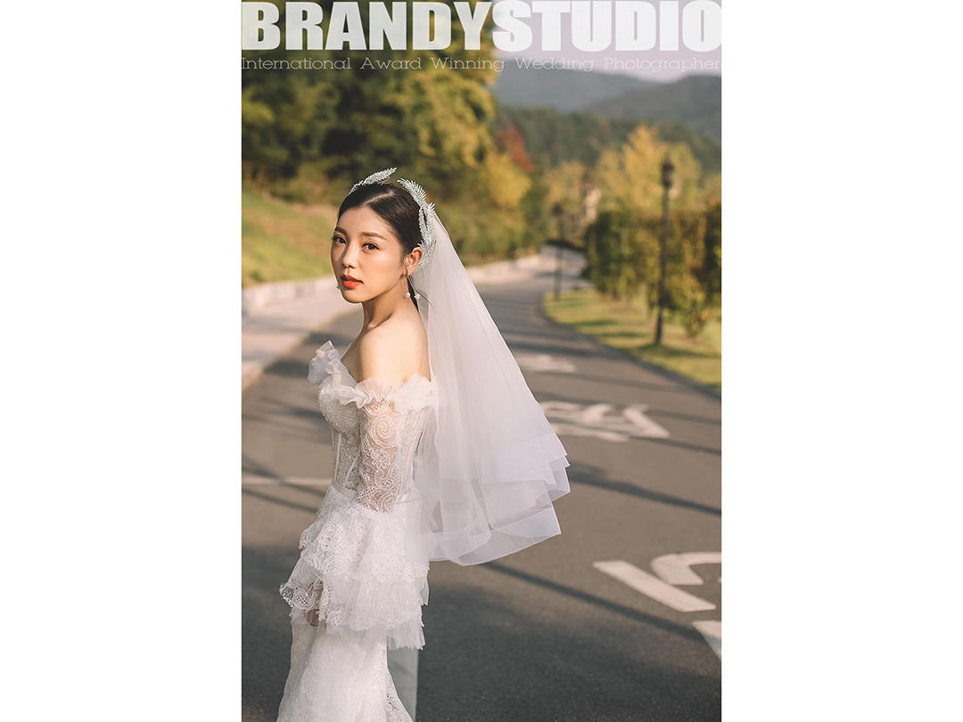 【星造型】总监全天跟妆+限量级化妆品+定制级饰品