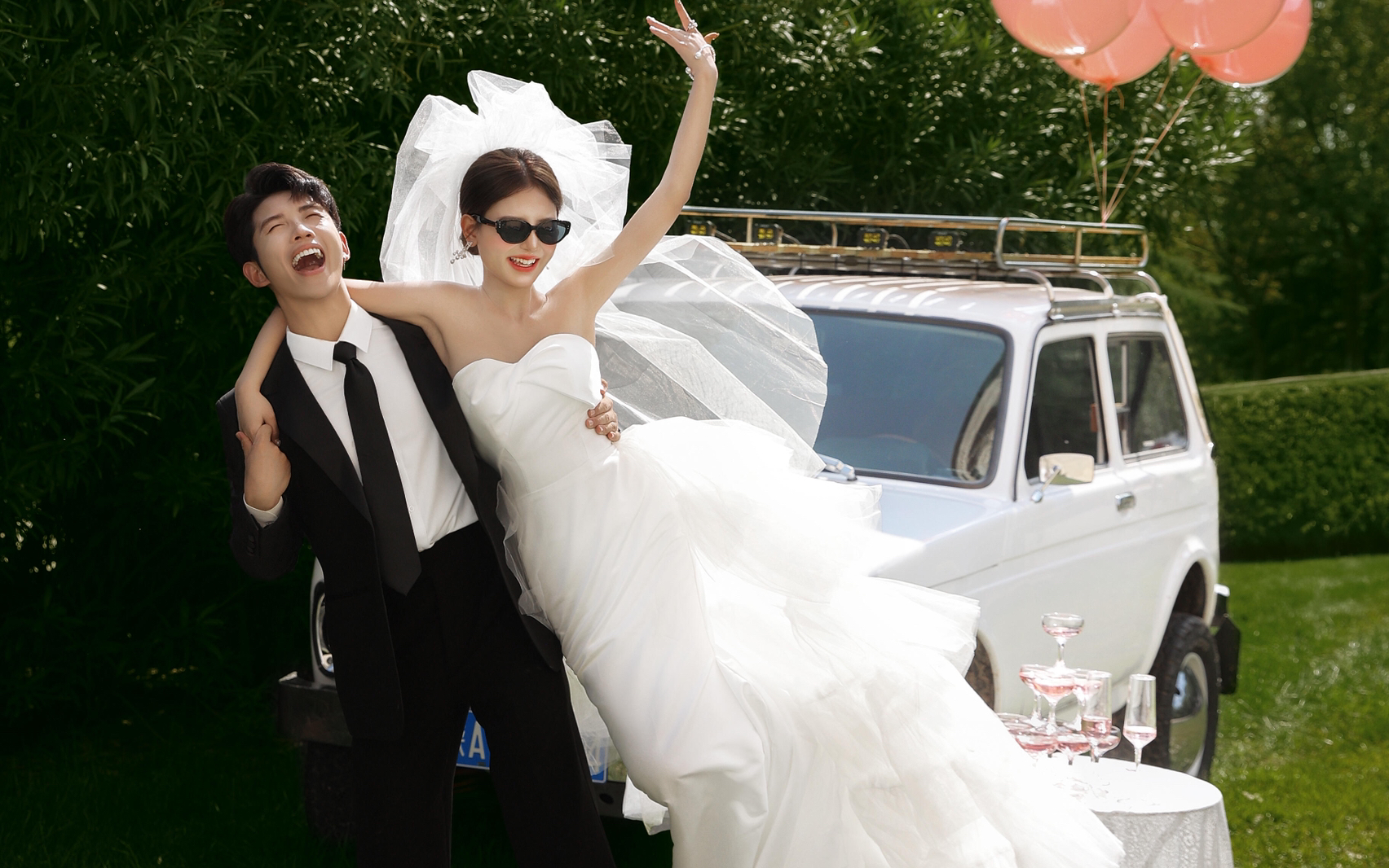 谁懂啊！这组“野系甜酷婚纱照”直接戳中我心巴