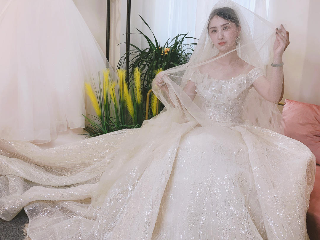 【 奢华系列套餐 】送7套服装+男款秀禾+跟妆