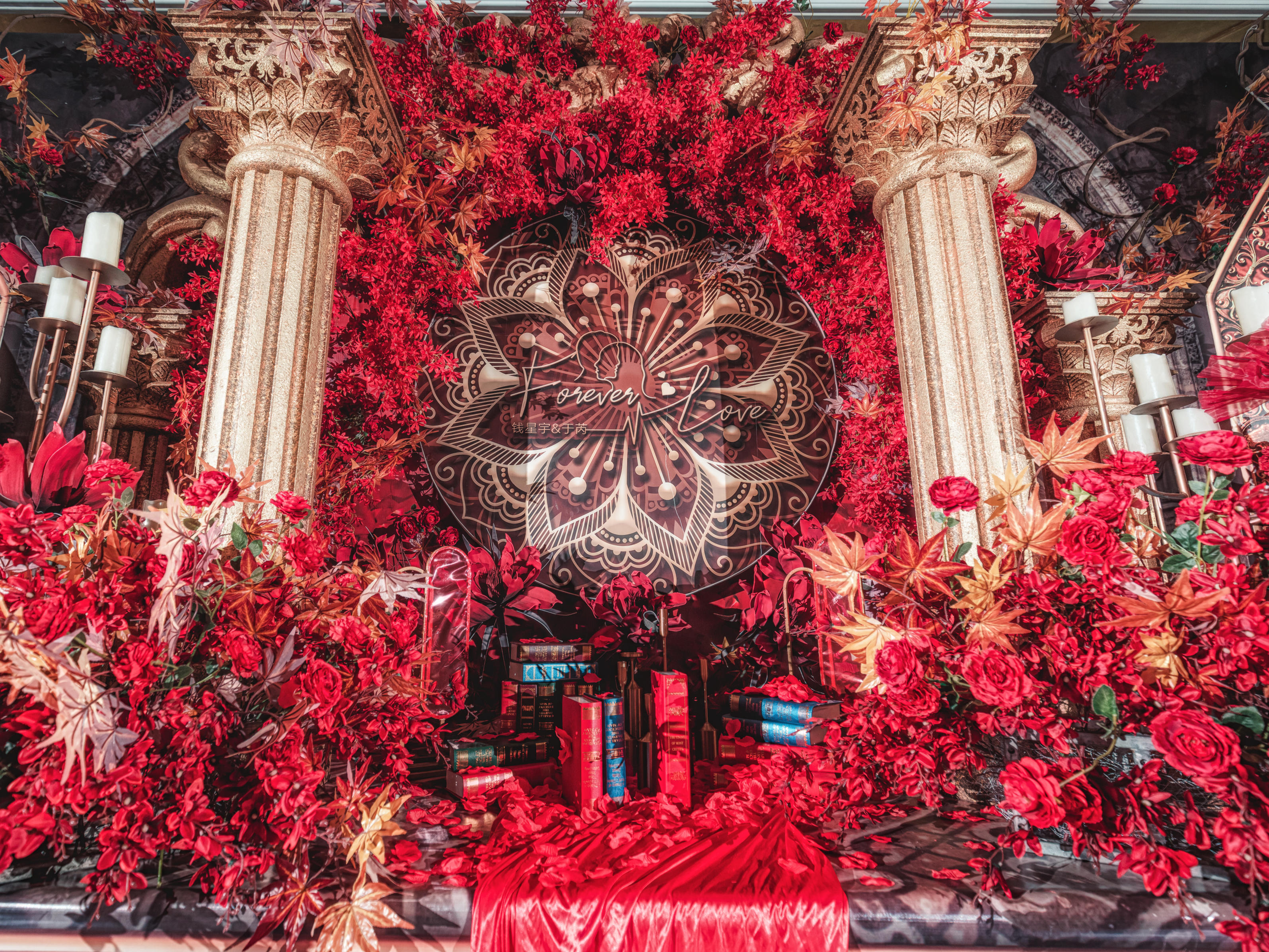 小众轻奢—复古红特惠氛围