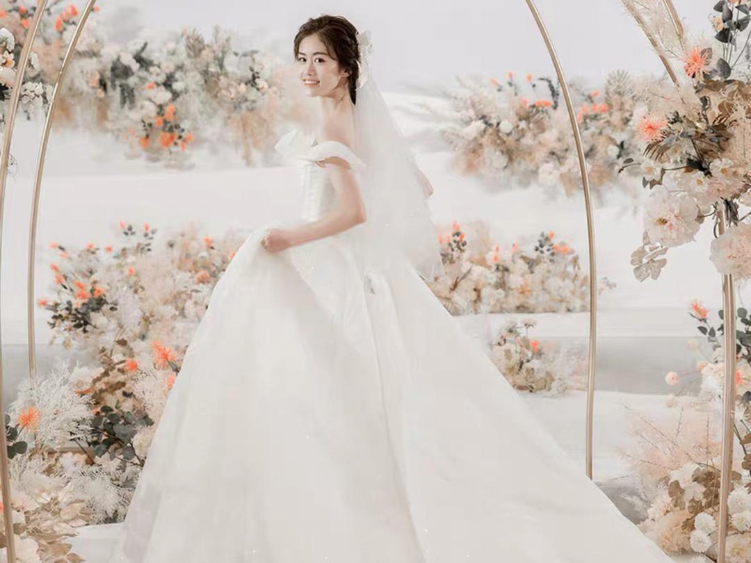 【精选套餐】宫廷拖尾主纱+禾服+敬酒服+伴娘服