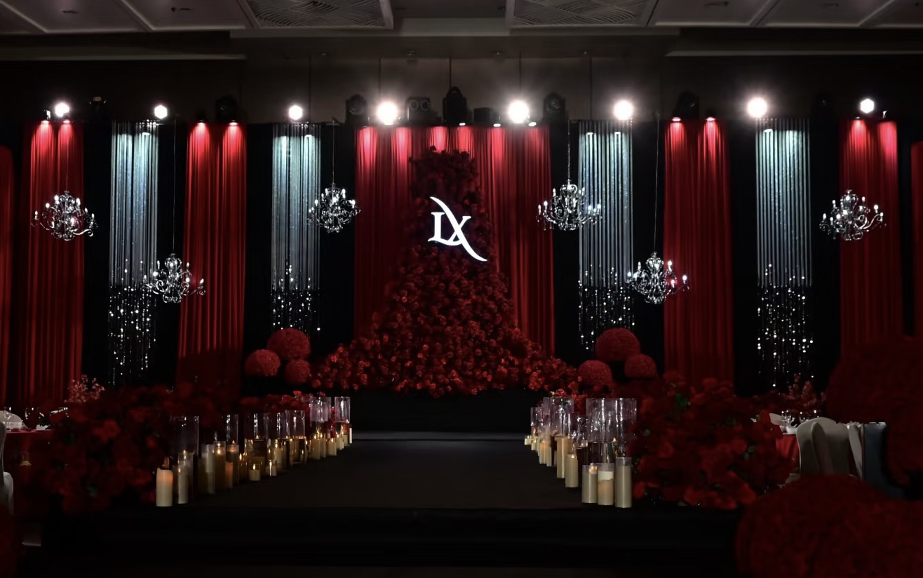 《生花》紅絲絨布幔劇場邂逅花花閃閃封神婚禮