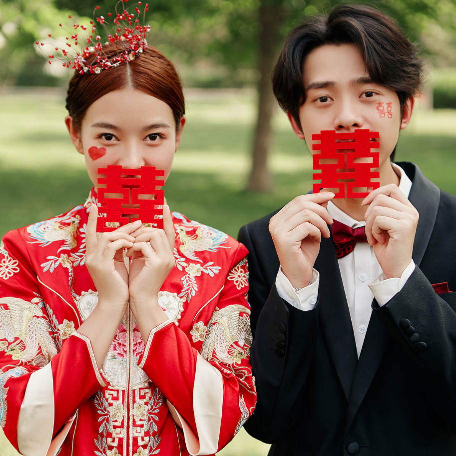 白銀婚紗照+中式秀禾+定制創(chuàng)意+總監(jiān)團(tuán)隊(duì)服務(wù)