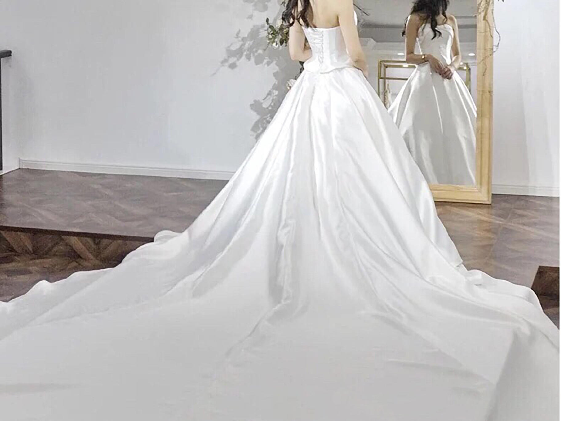 【赫本风】新款复古显瘦抹胸缎面简约法式拖尾婚纱