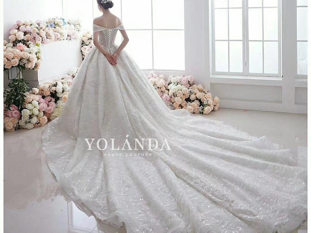 雲慕婚纱·[人气爆款套餐+跟妆]