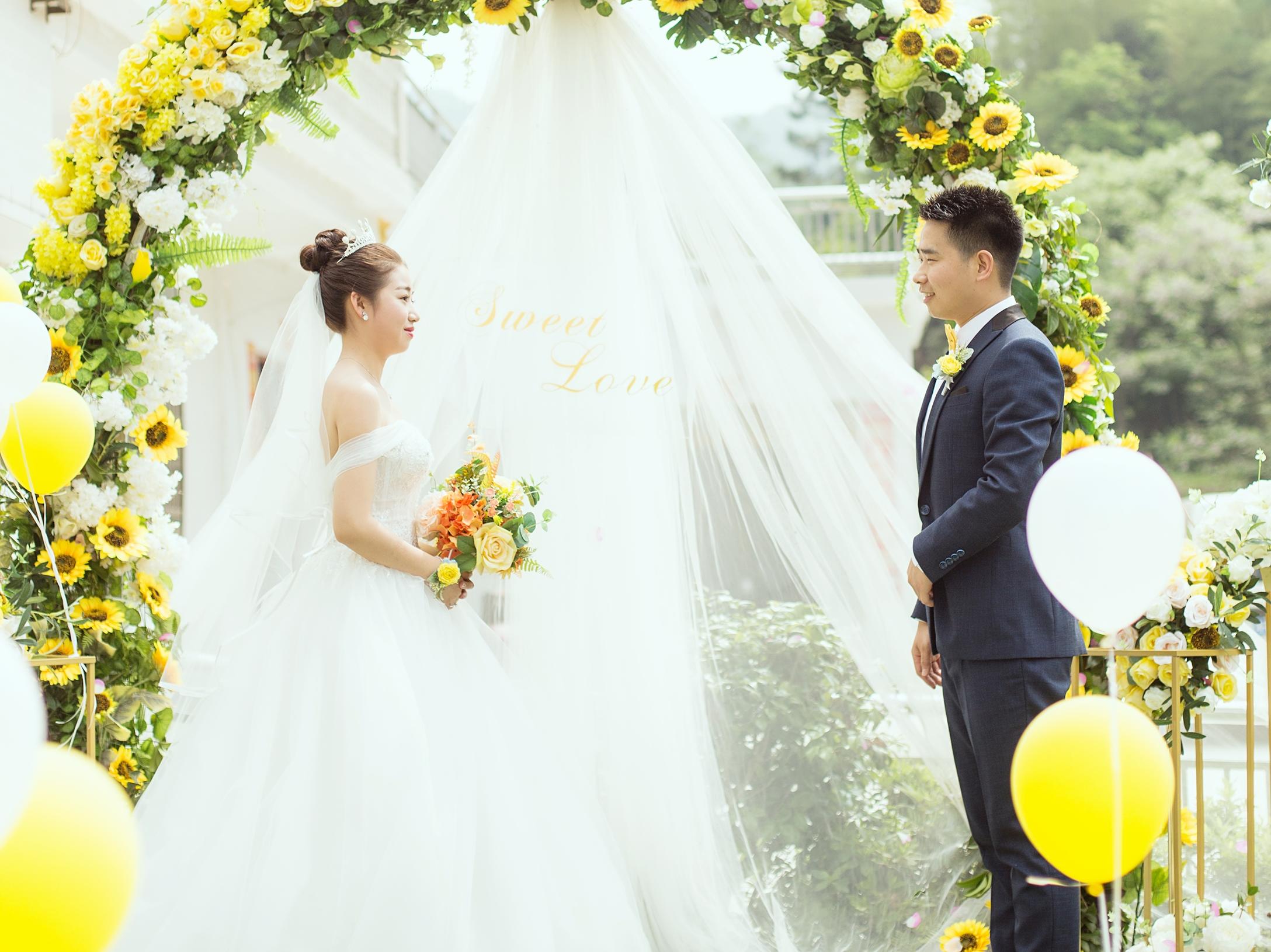 从校园到婚纱 向日葵主题露天婚礼