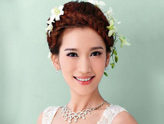 2017婚纱新娘发型图片_婚纱新娘发型图片(2)