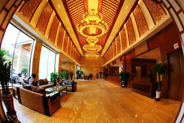 推荐理由:自贡檀木林城市名人酒店主楼高12层,附楼高2层,拥有设计新颖