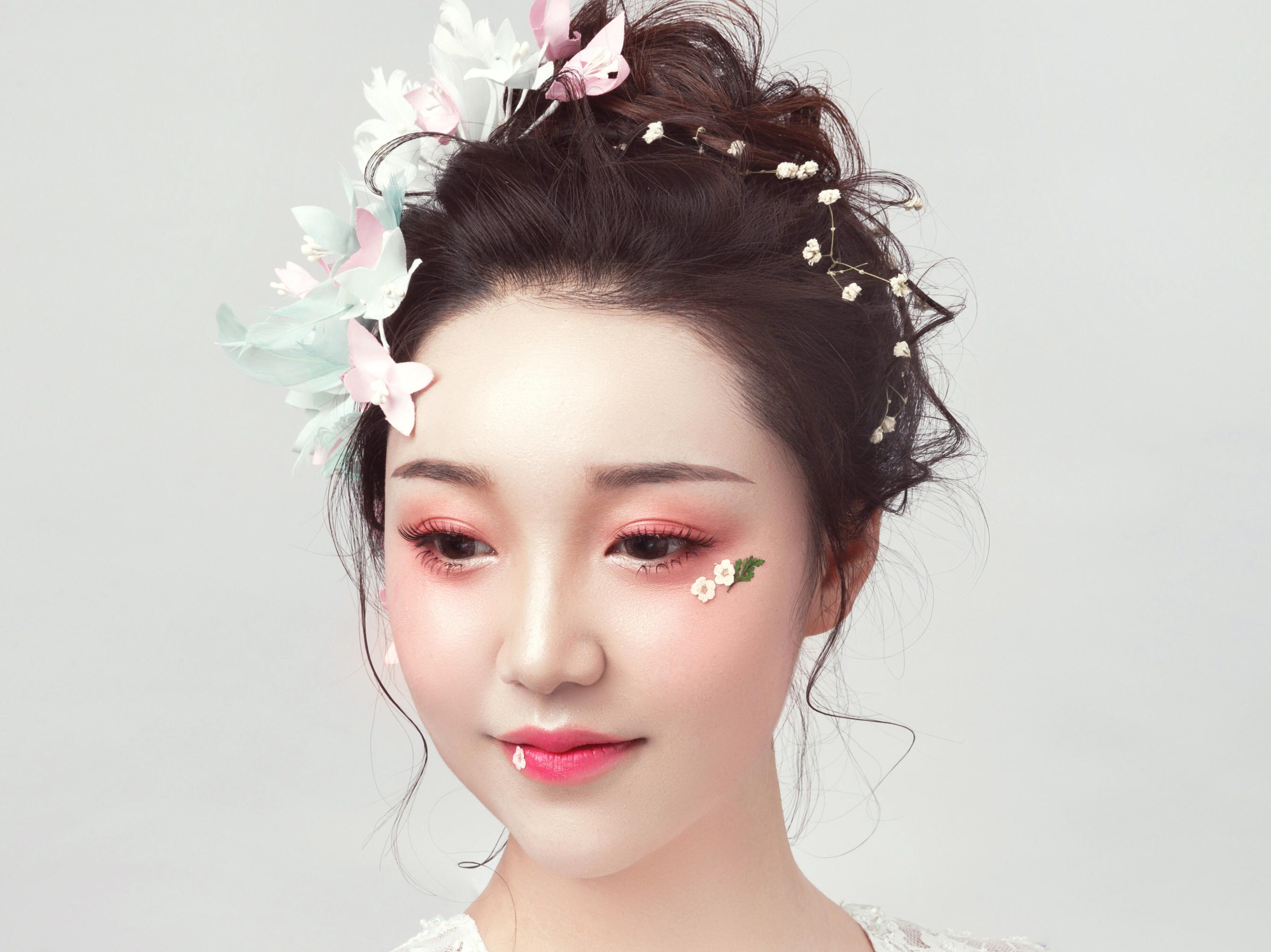 《名门婚纱》超值组合：全程跟妆+出门纱或秀禾一套