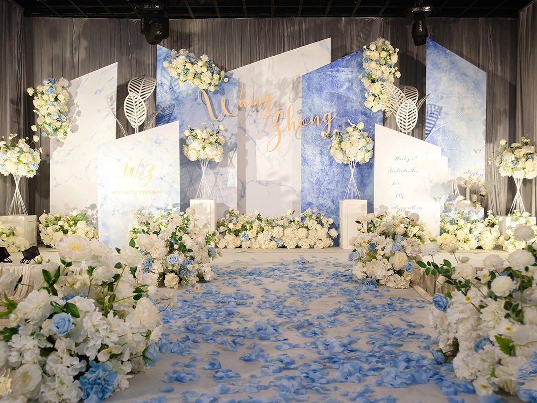 粉色纯白。梦中的眼眸