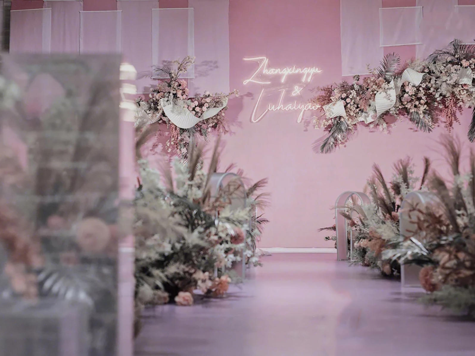 成都婚礼策划双双囍事婚礼馆室内粉色简约暗场ins