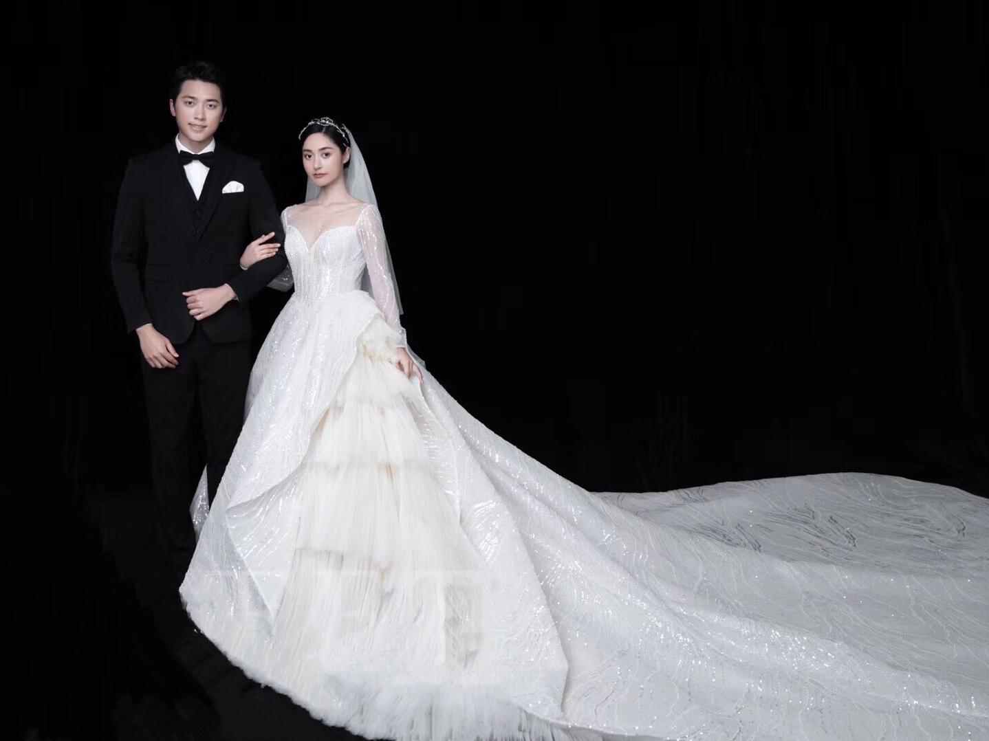 【木槿婚纱一站式套餐】人气爆款四件套+总监档跟妆