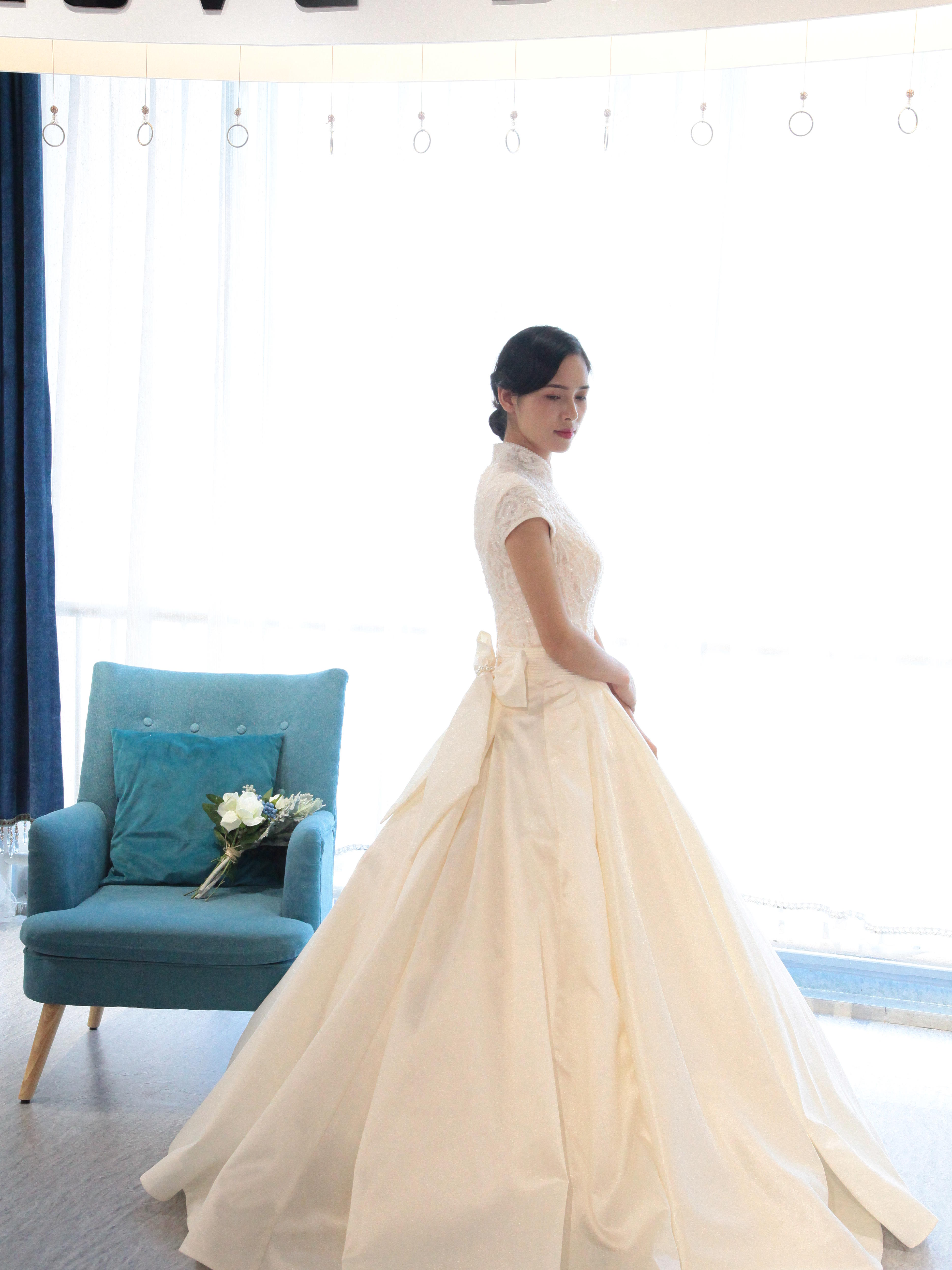 L S 2020新款 高端 齐地婚纱 出门纱