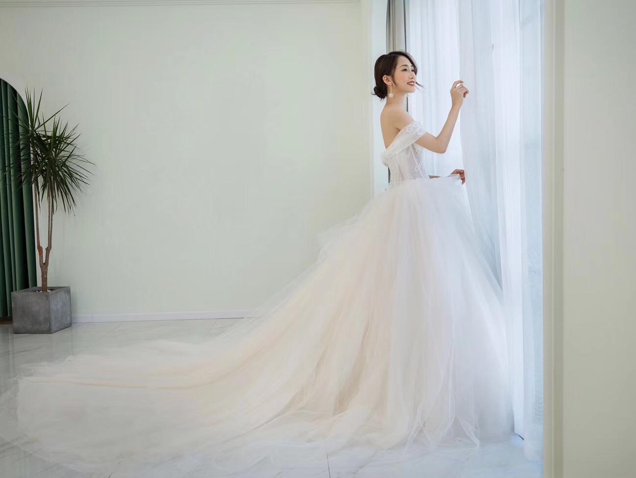 【楼·蘭君】小吊肩立体蝴蝶结主纱