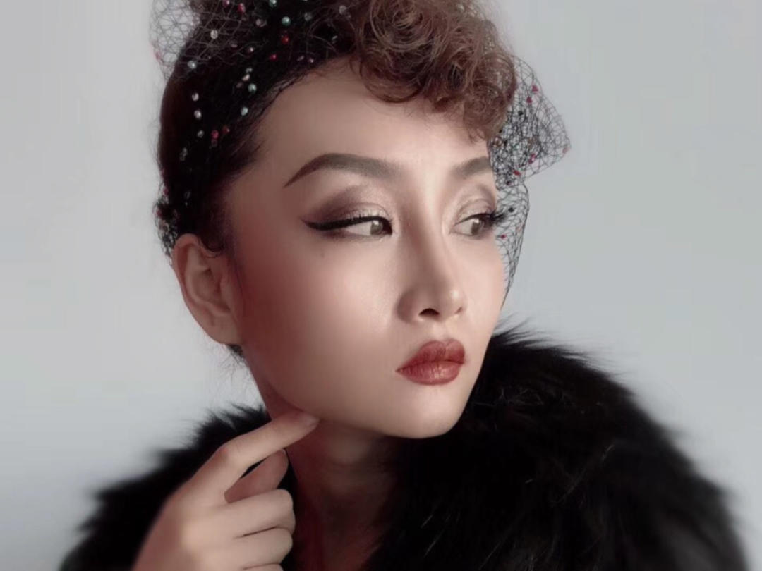 【洛维思婚纱】伴娘服加高级化妆师全天跟妆