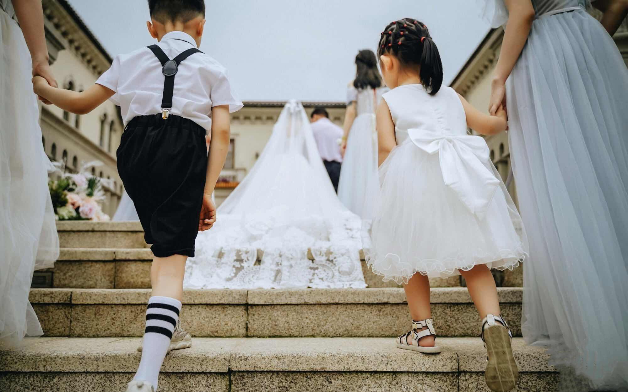 户外婚礼的婚纱选什么好？