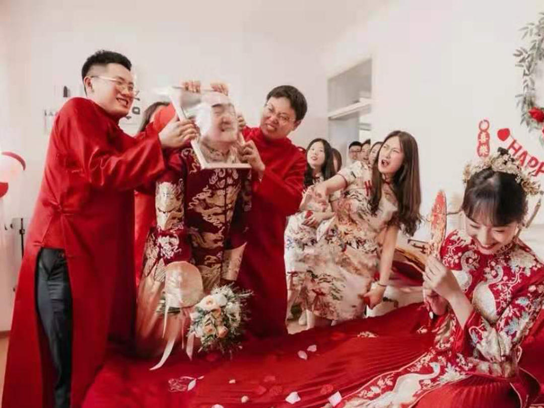 郑州芊悦美妆资深化妆师全天跟妆3套造型+妈妈妆