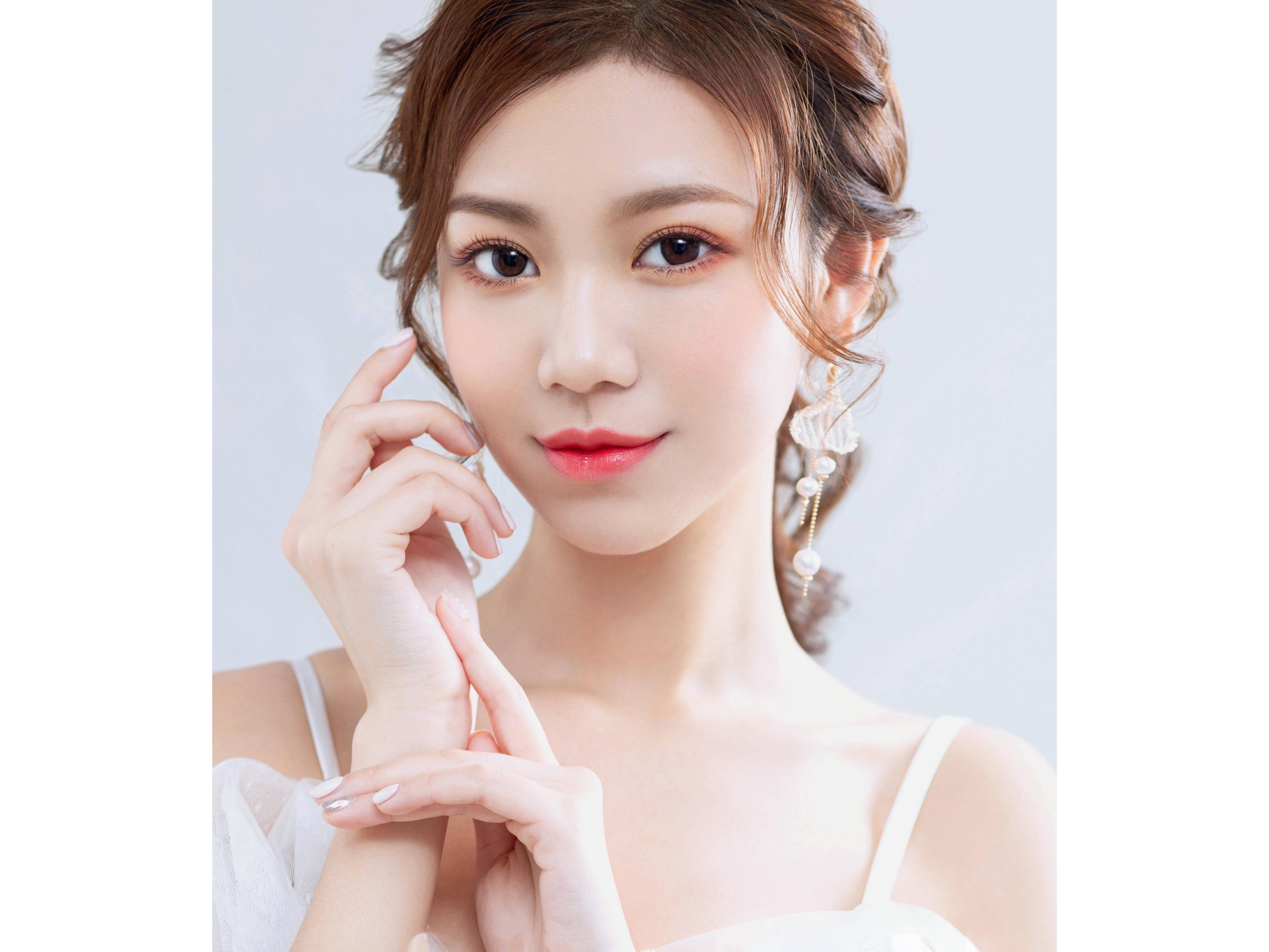 【爆超值特惠】高级化妆师全程跟妆3组造型+伴娘妆