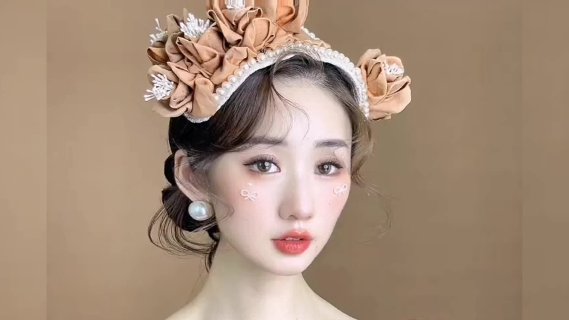 高级化妆师+全天跟妆+3套妆造+赠送妈妈伴娘