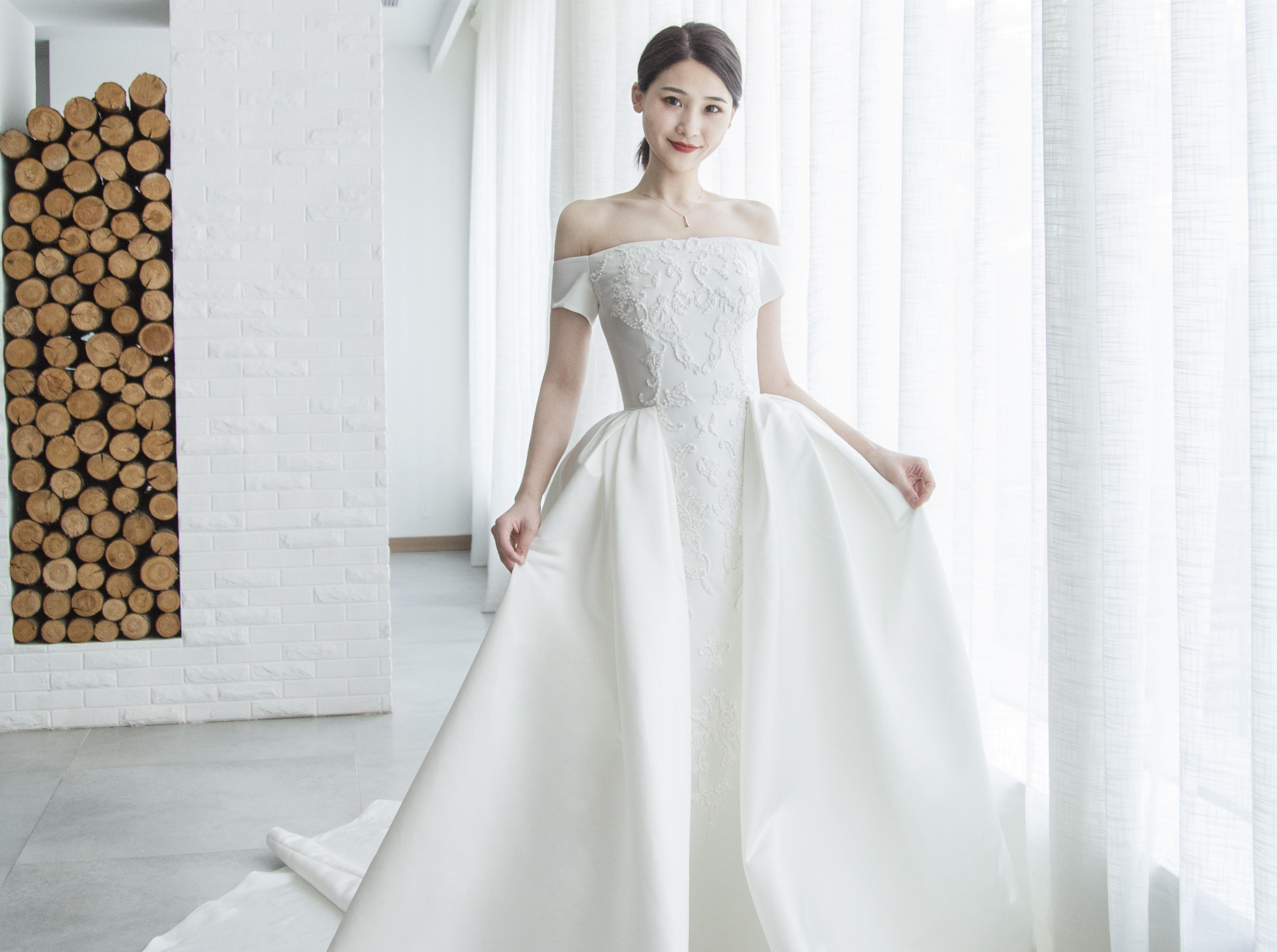 【店长推荐】高级缎面婚纱