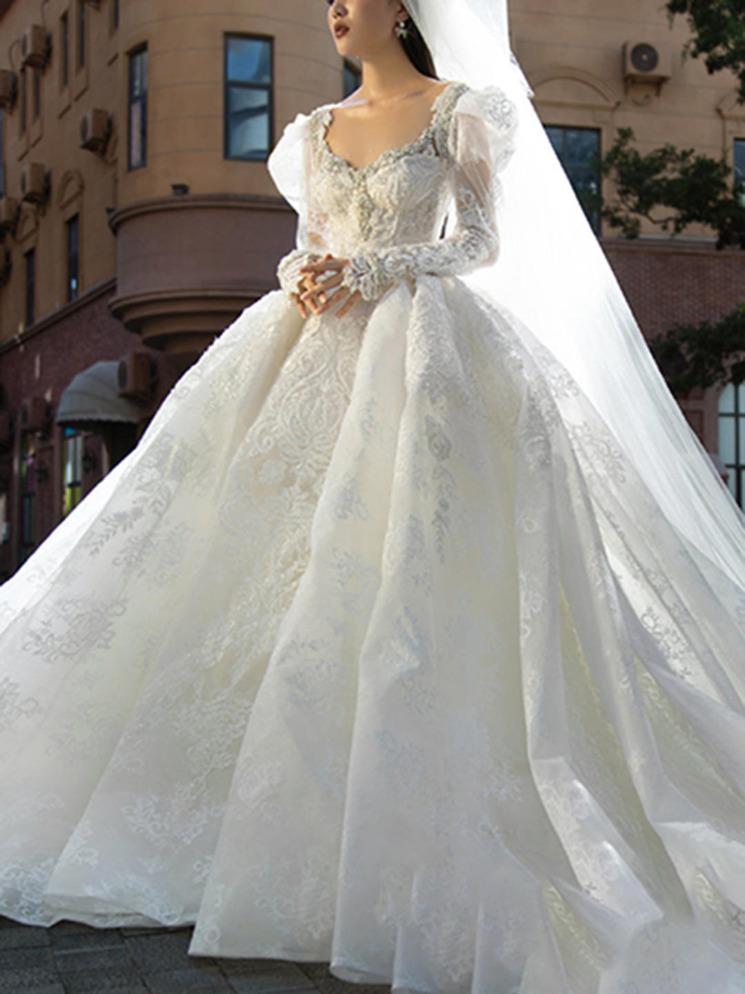 【高端尊享】国际轻奢婚纱2件+高定晚礼服1件