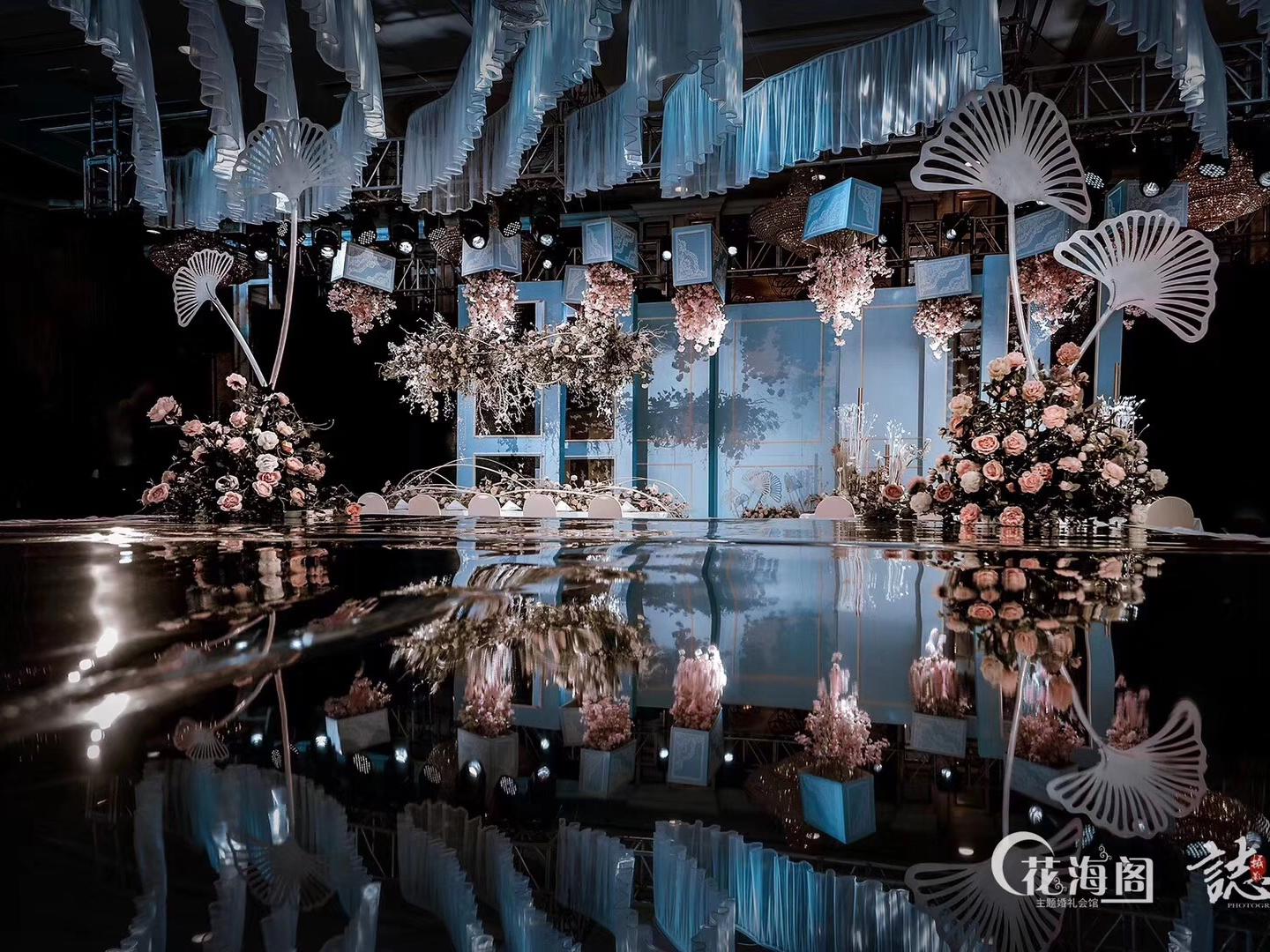 遵循内心，去追溯那一份纯真且至善至美的爱。