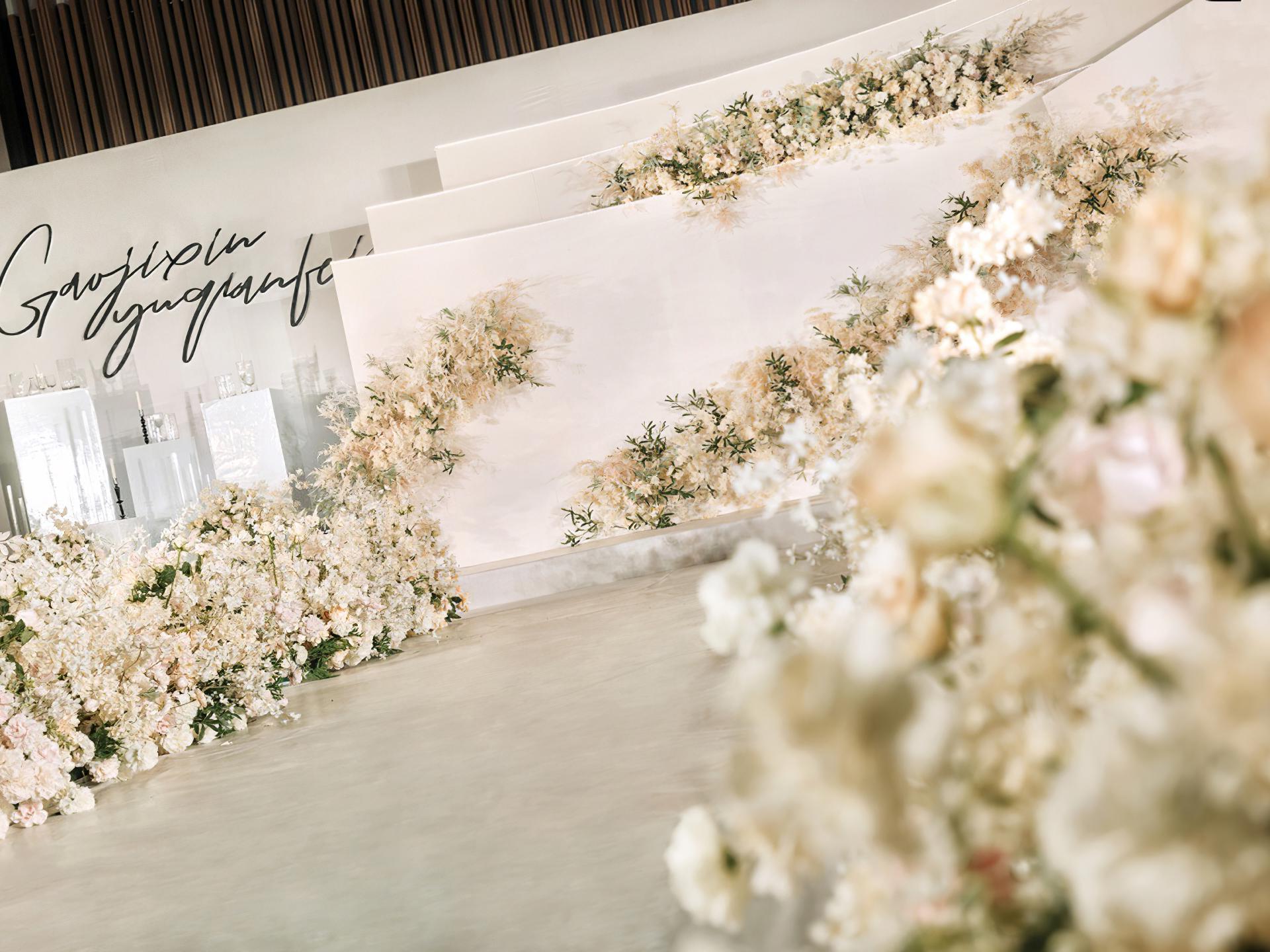 白色韩式线条形浪漫婚礼风格