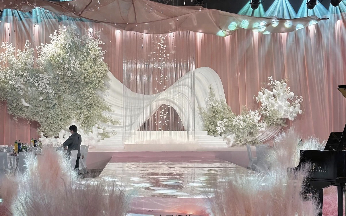 粉白淡雅高级感婚礼