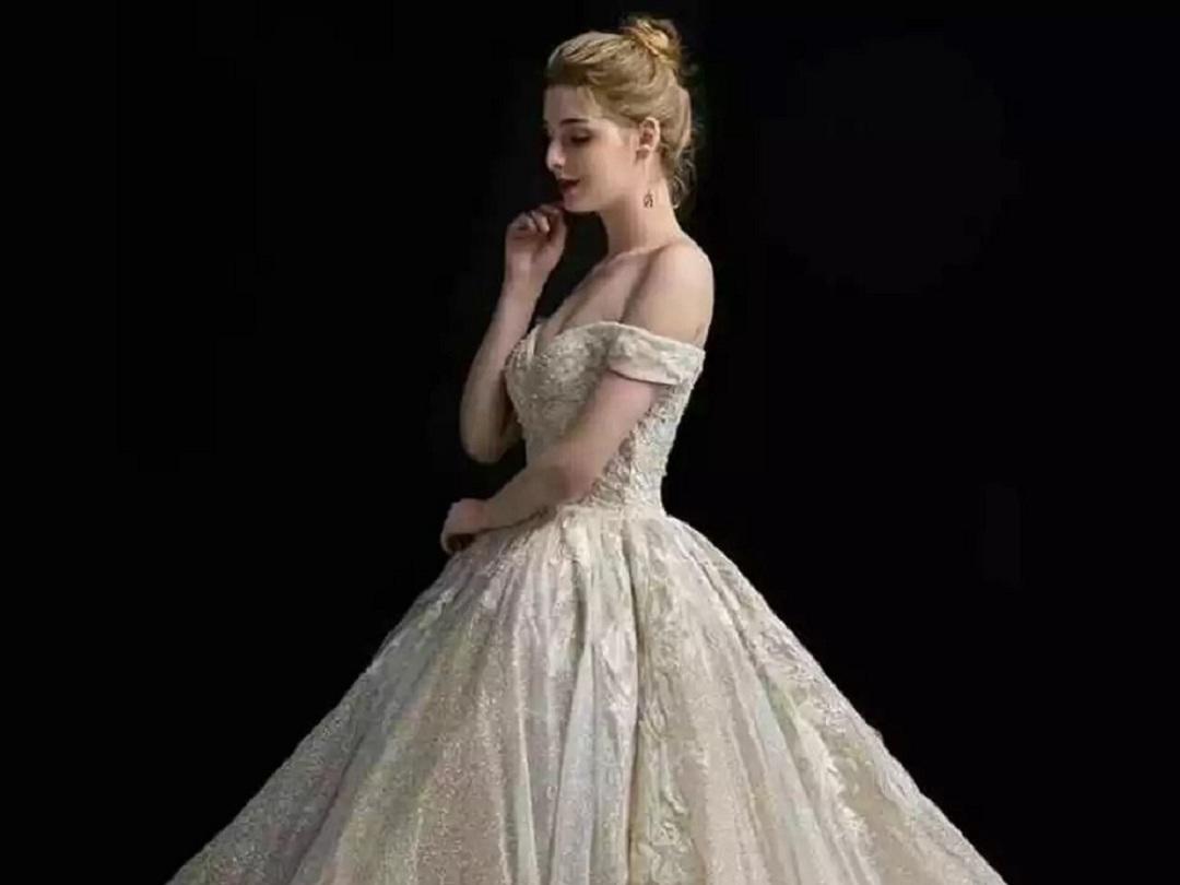 【店长推荐】网红人气重工超闪主婚纱+头纱送伴娘服