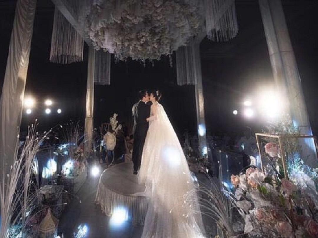 【品牌套餐】胭白轻奢高端婚纱套系＋资深化妆师跟妆