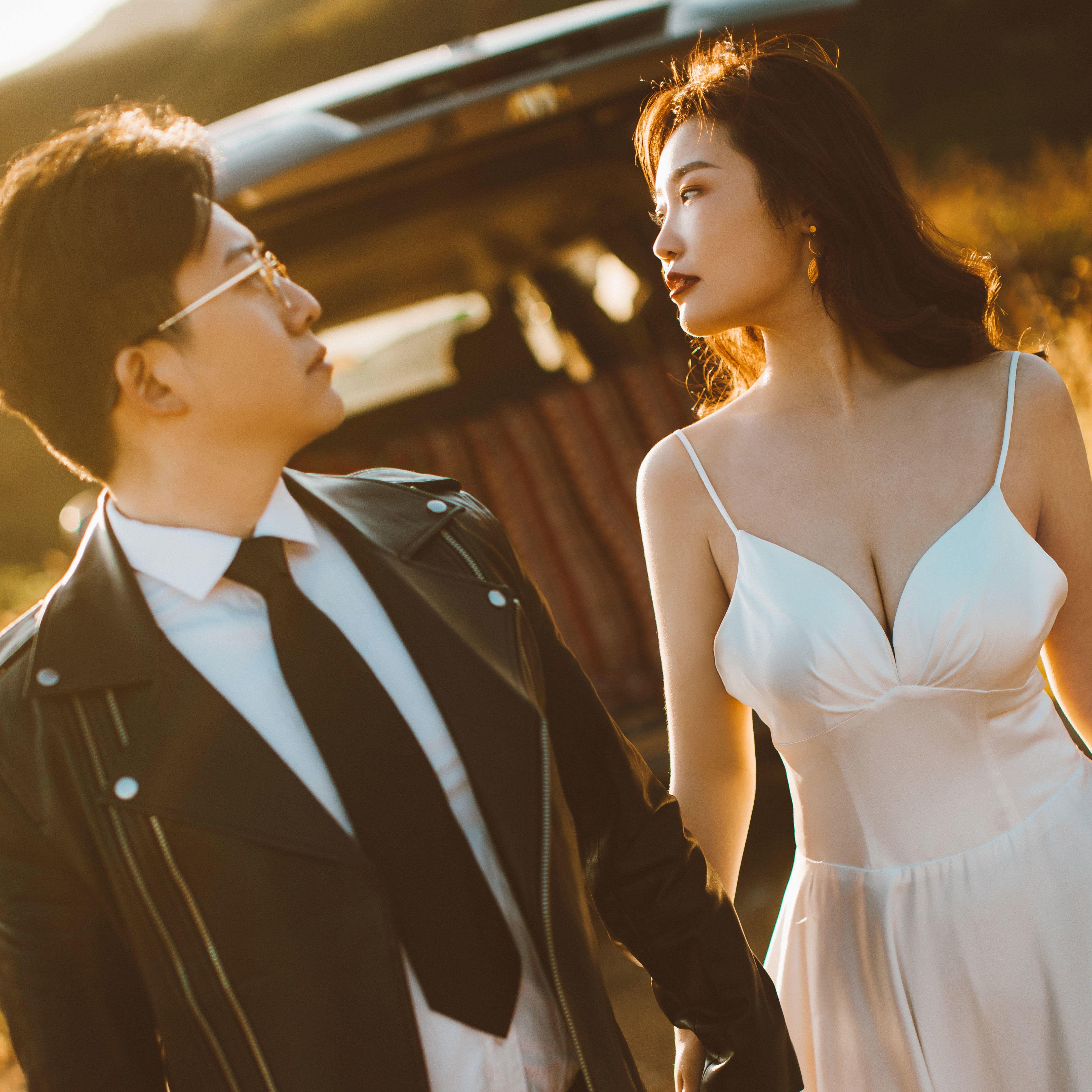 看惯了文艺小清新？不妨来组酷酷的婚纱照
