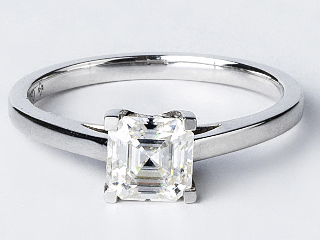 冰糖戒托 婚戒定制 简约清新款 祖母绿钻戒定制