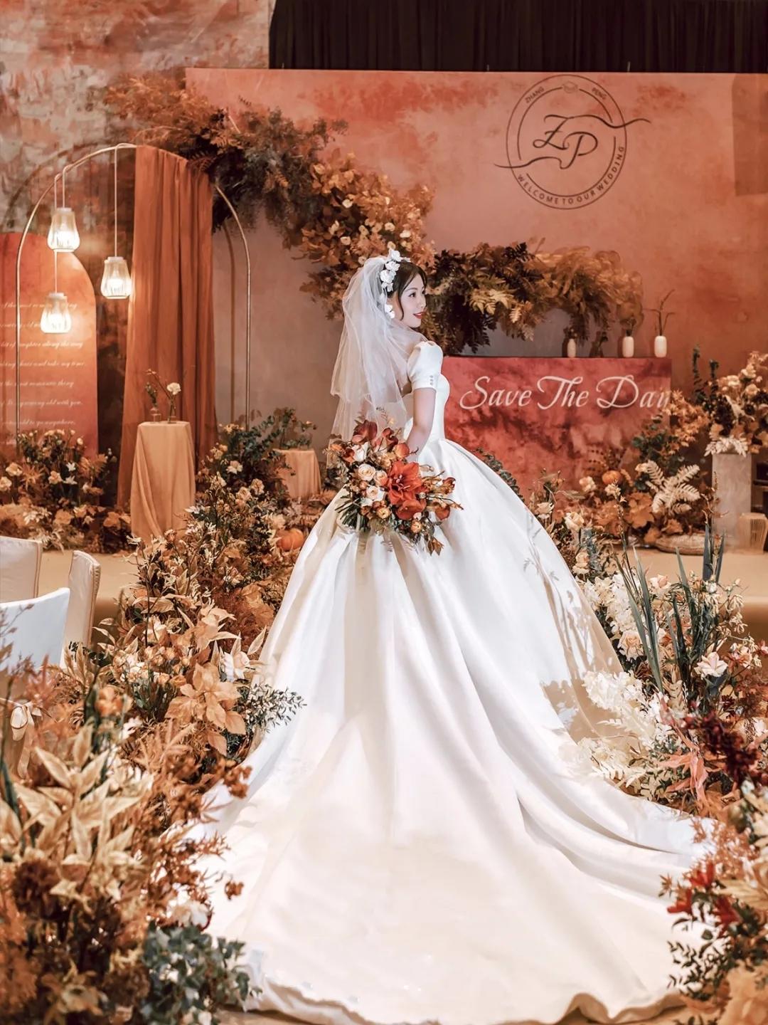 2021新款气质高端拖尾婚纱