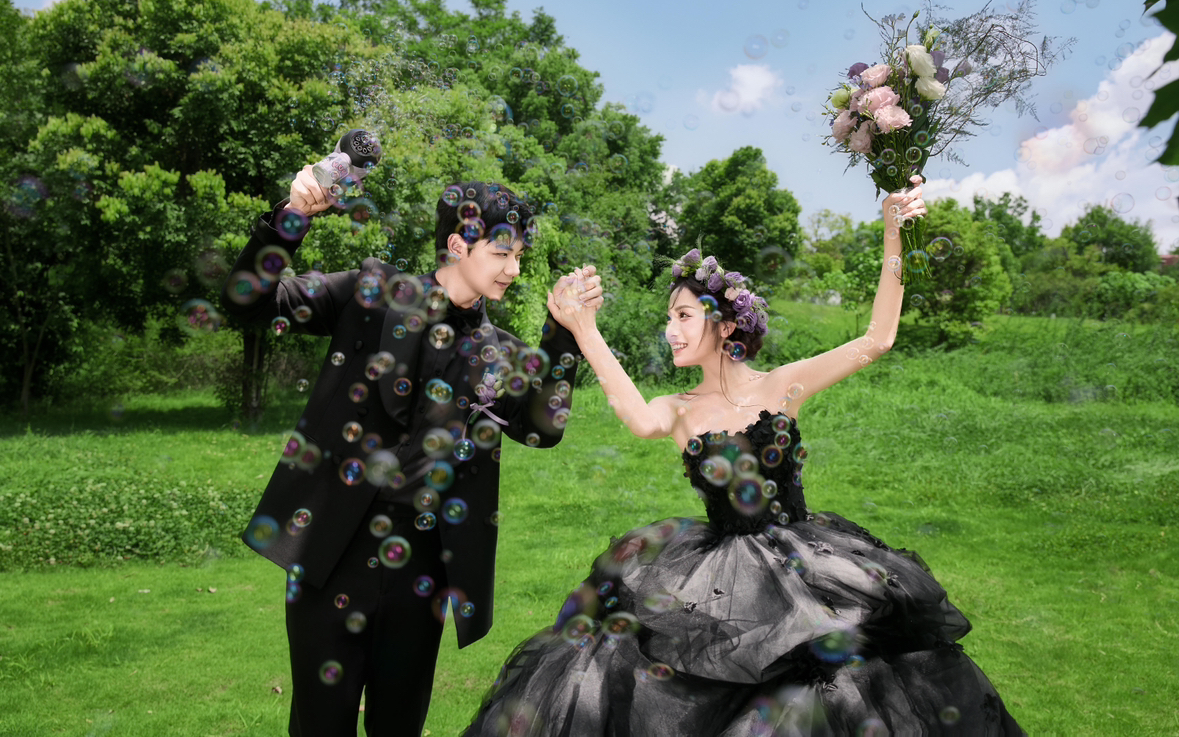 森系草坪婚紗照 浪漫至 極的夢幻之境
