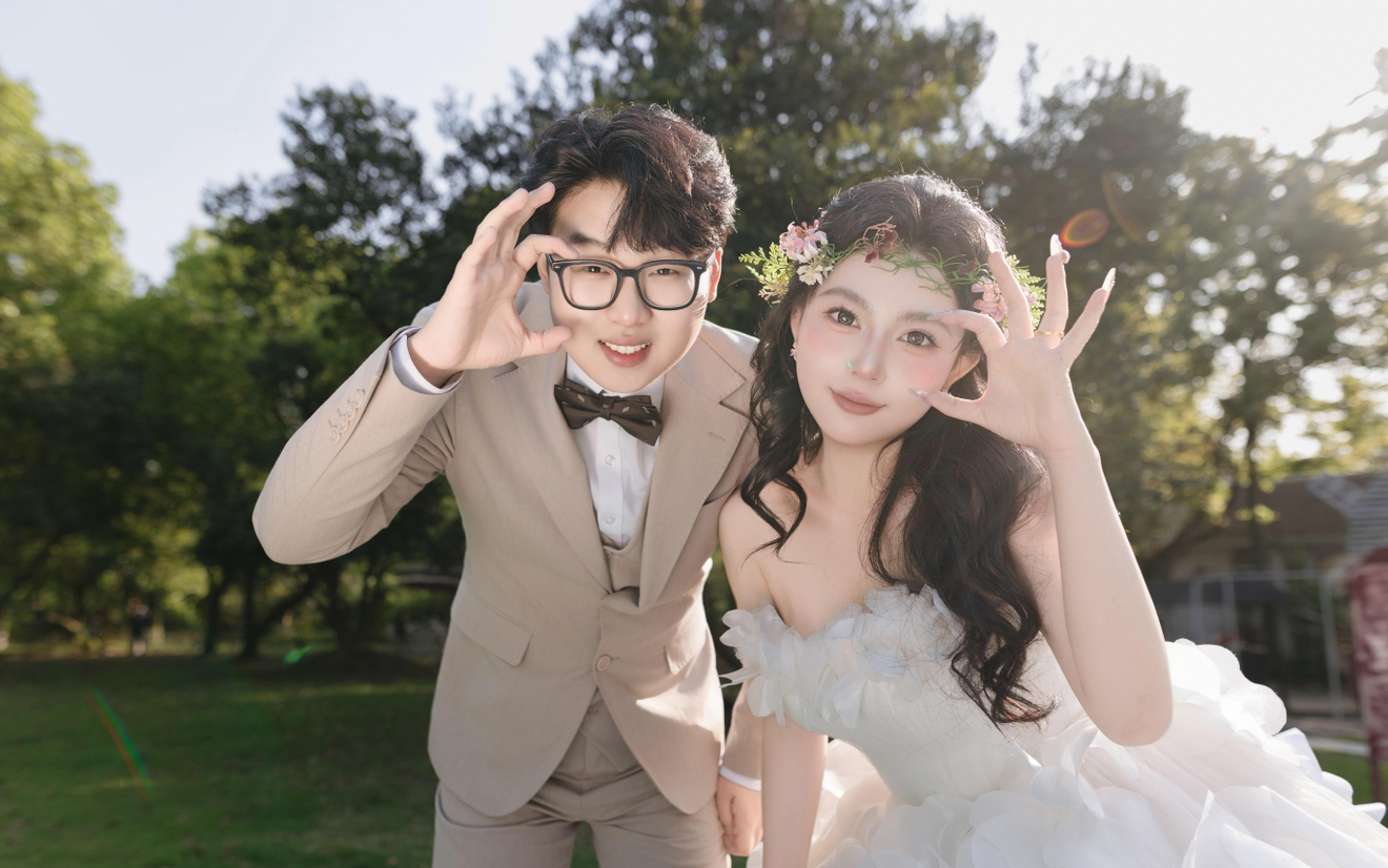 草坪系列客片欣赏！00后婚纱照推荐系列