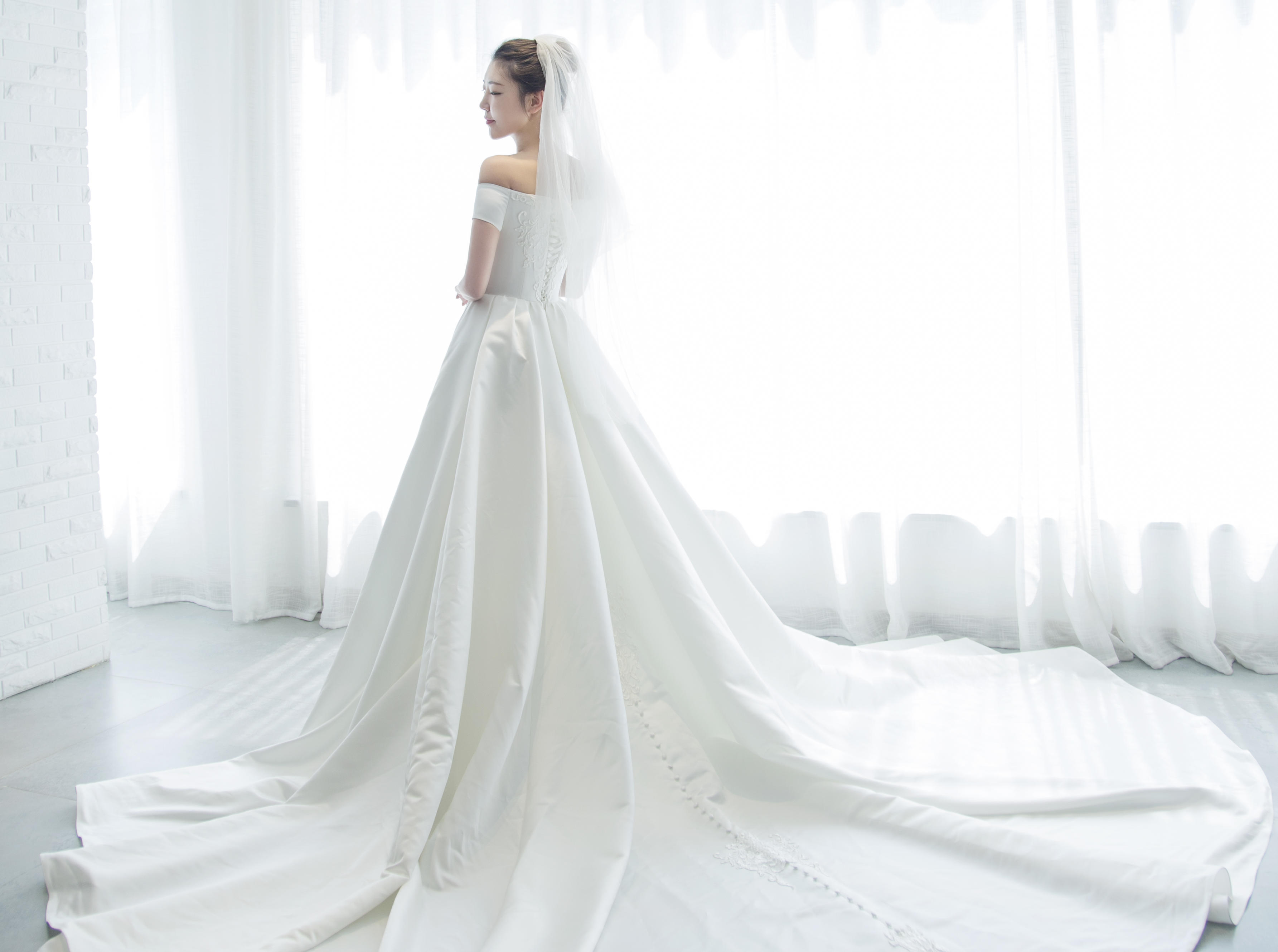 【店长推荐】高级缎面婚纱