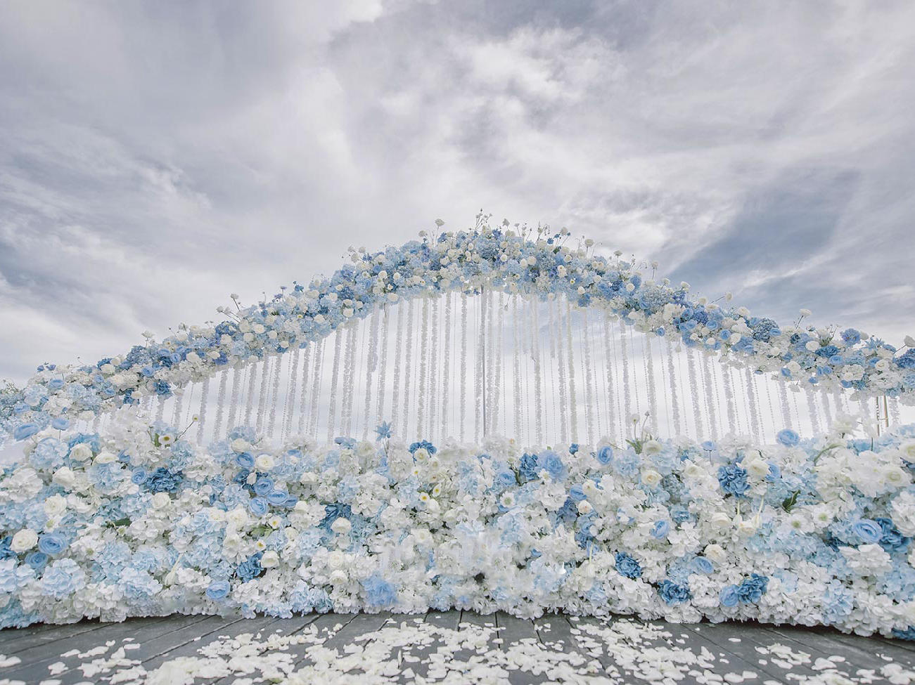 豪华布置系列资深人员团队+进口音响设备+户外桌椅